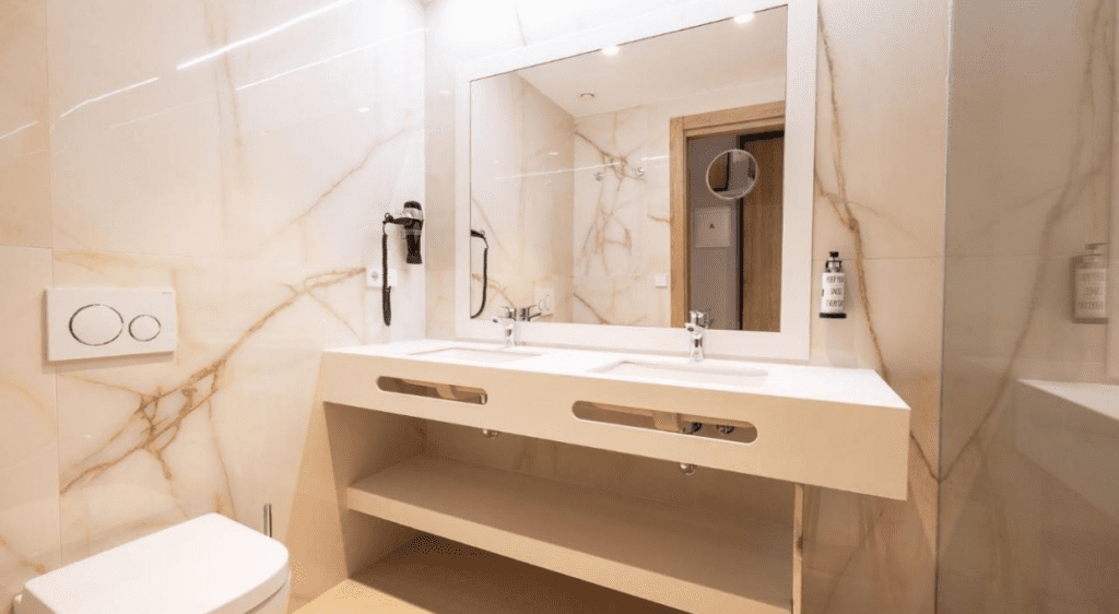 bathroom gold arcos hotel benidorm