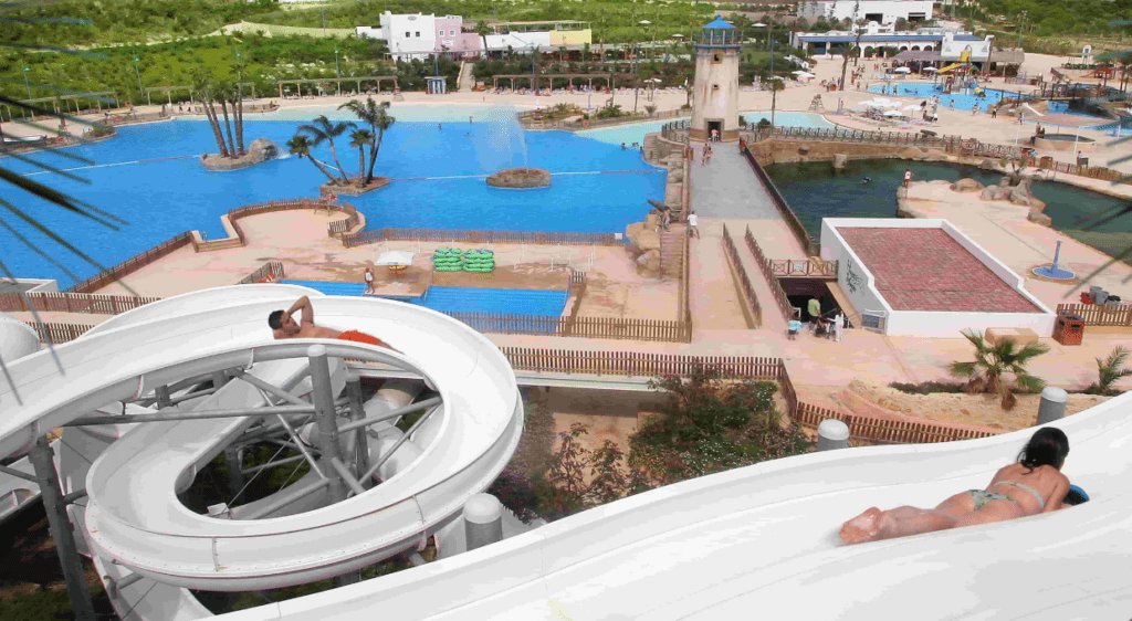 Zoo and water park resort